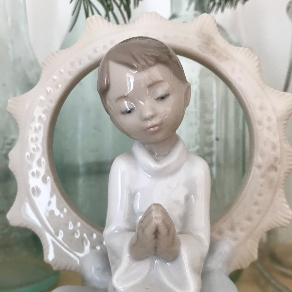 VINTAGE NAO LLADRÓ “Jesus Loves You” Porcelain-Figurine 
Handmade in Spain